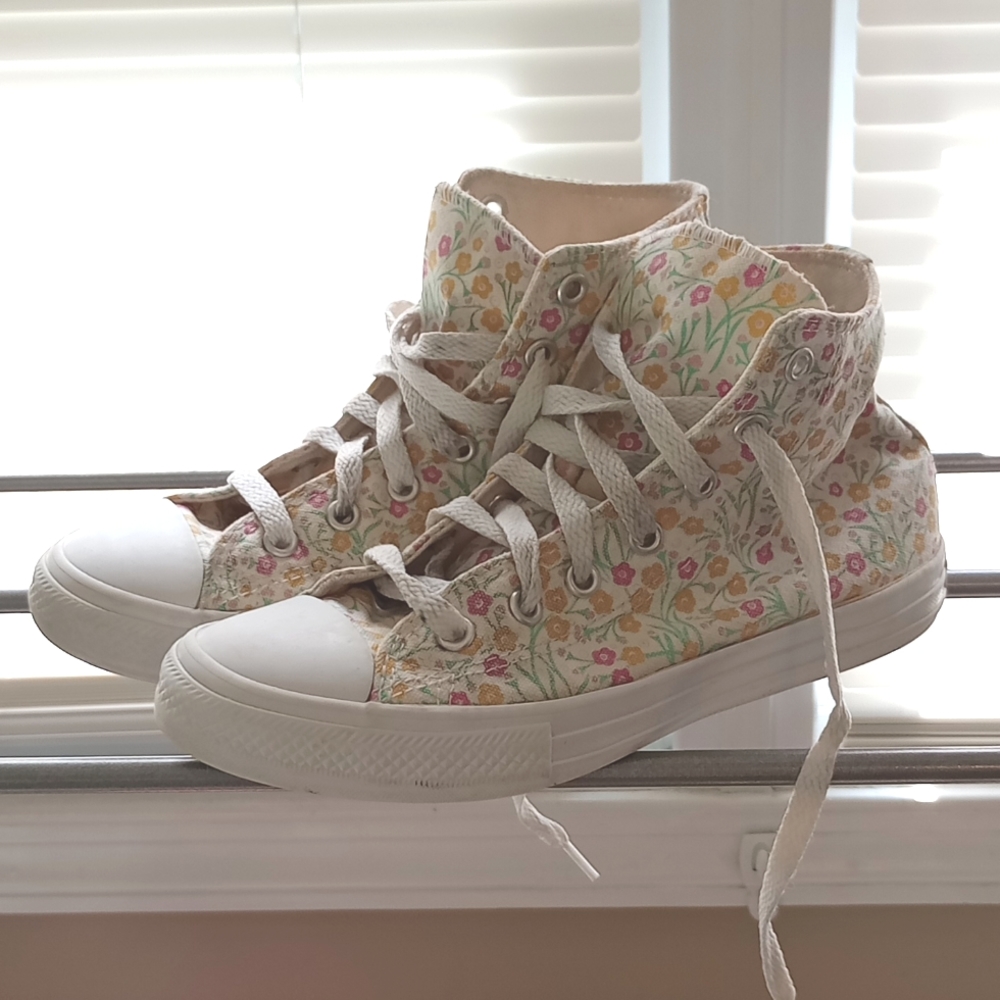 Girls converse size 2